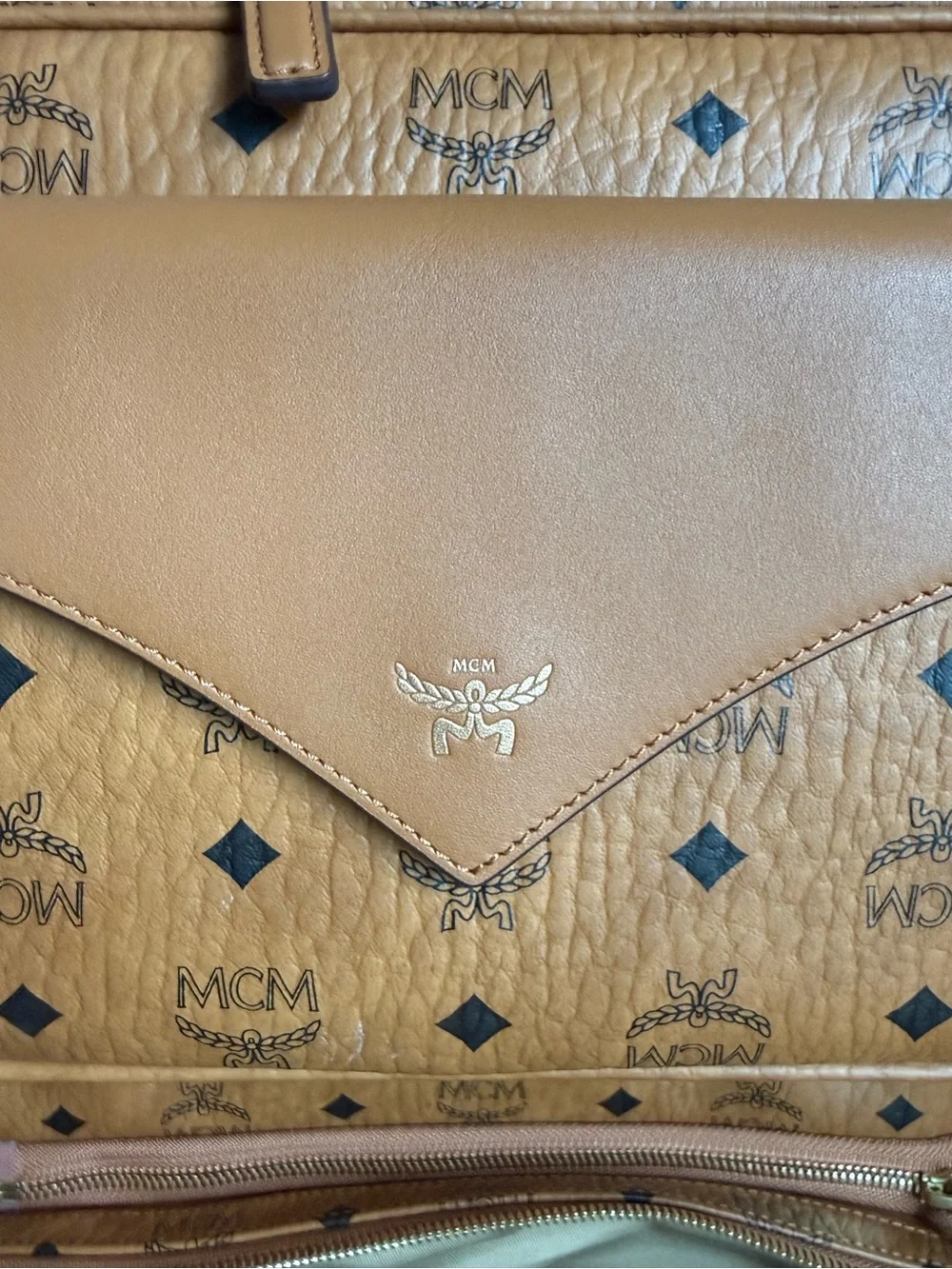 MCM Large Aren Multi-Backpack In Visetos - Picture 8 of 16
